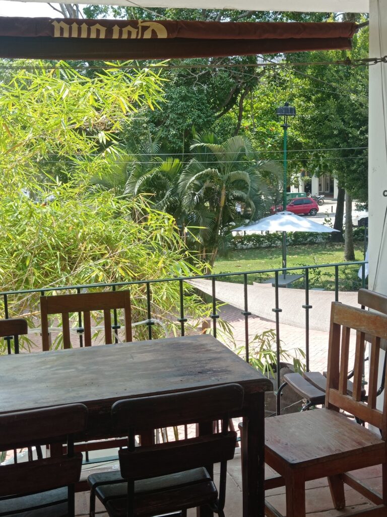 13389 cafe huatulco 768x1027