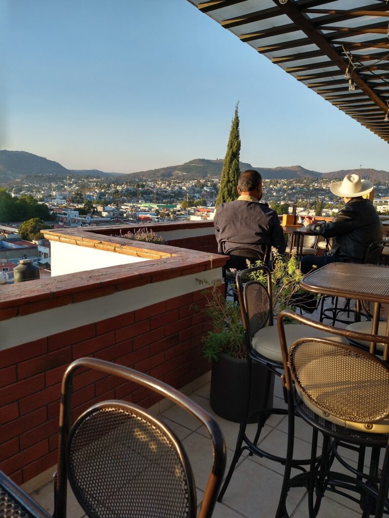 13530 la vista cafe bar 768x1024