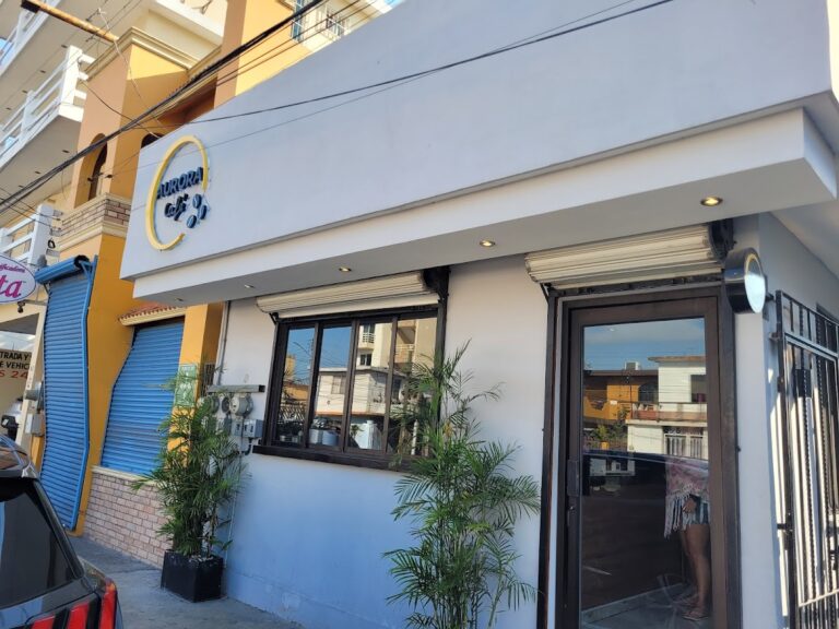 13670 aurora cafe 768x576