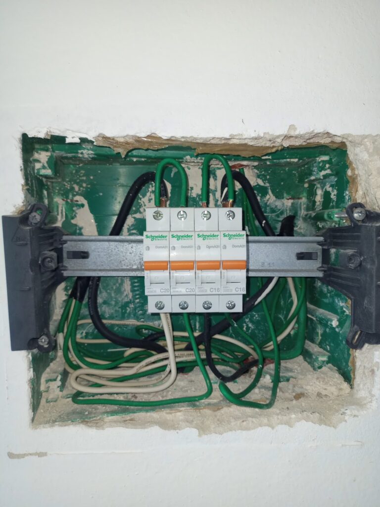 1515 servicios de electricista y plomeria playa del carmen 24 horas 768x1024