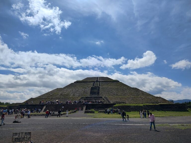 26166 apple tours 768x576