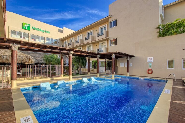 43287 holiday inn huatulco 768x512